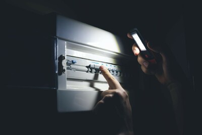 Přenosný zdroj energie: Jak mít doma elektřinu i při výpadku proudu?